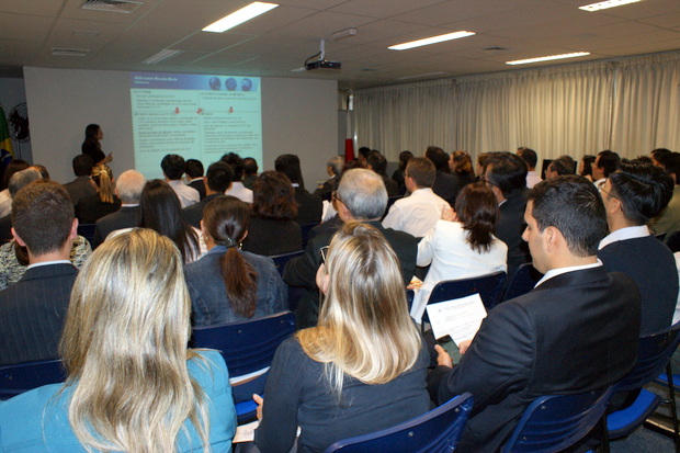 A-13-03-15-t-emirates-def-350