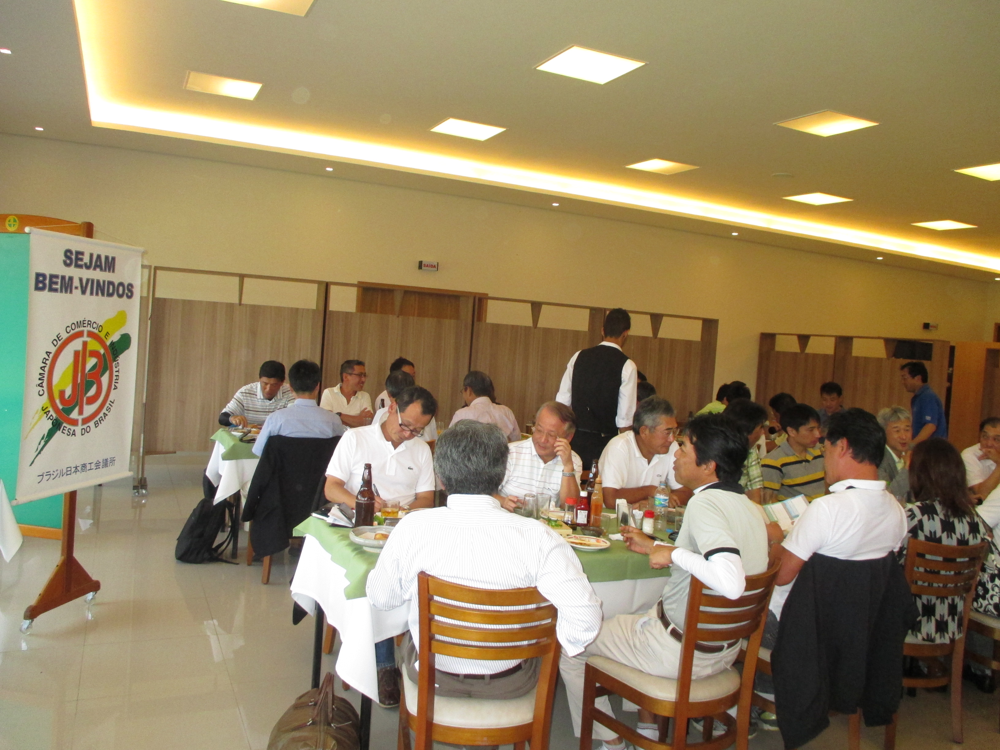 A-13-11-08-m-embaixada-quaoit